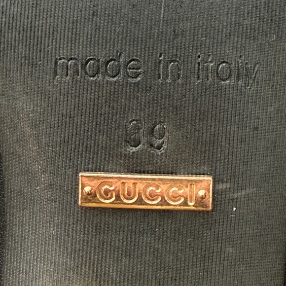 Gucci
Marmont leather sandals
39EU in new condition - Picture 2 of 5